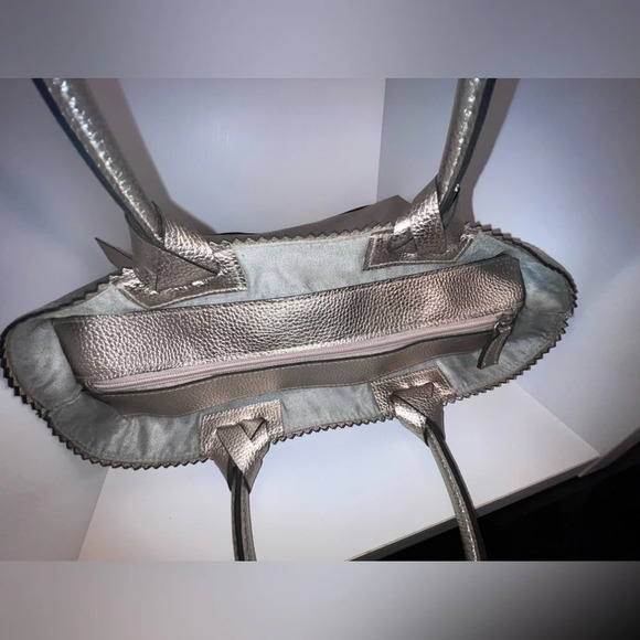 Victoria’s Secret, all gold pebble finish lined satchel w/ gold top zip closure - Picture 3 of 10